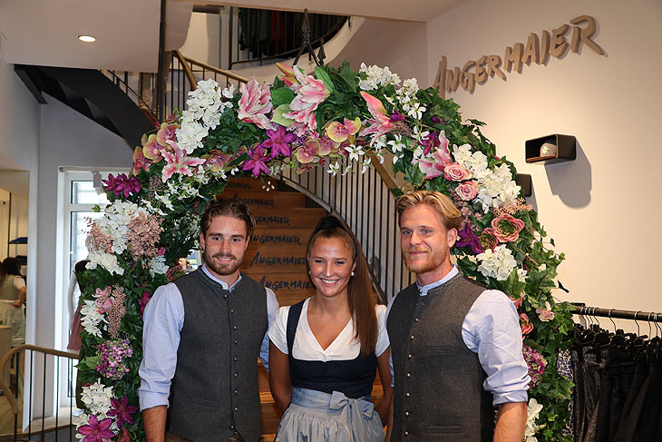 David Philips, Thore Jacobsen  - TSV 1860 München ist eingekleidet zur Wiesn-Zeit von Trachen Angermaier (©Foto: Martin Schmitz)